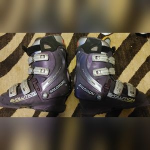 Women's Salomon Evolution 9x ski boots.